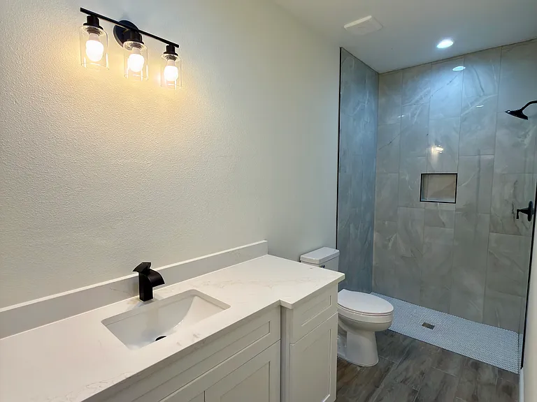 690 Shell St — Photo 7