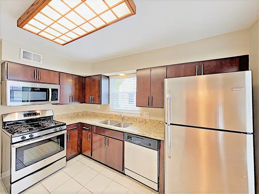 3 bed, 1.5 bath, 1994 sqft, $1,725 — Photo 1