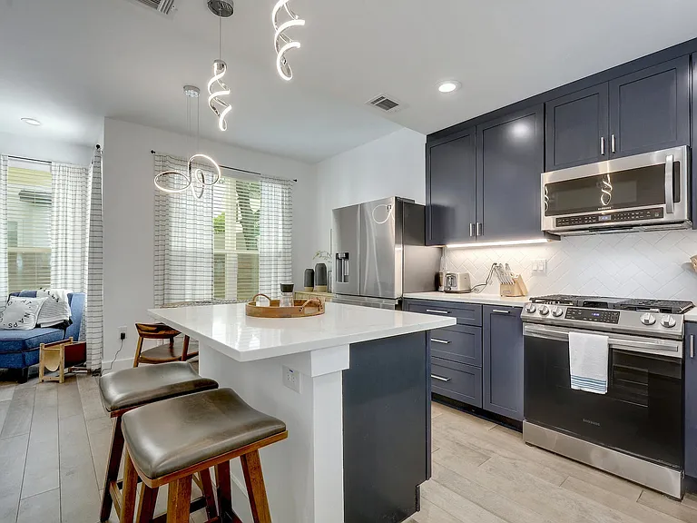 413 W Odell St #2 — Photo 6
