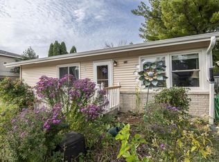 714 Armour Rd, Oconomowoc, WI 53066