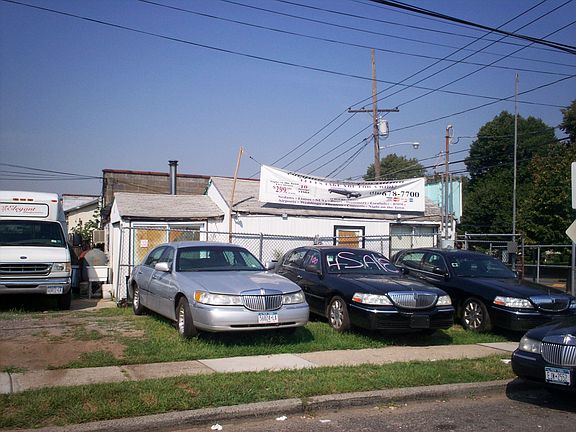 5th image of 1141 Hempstead Tpke