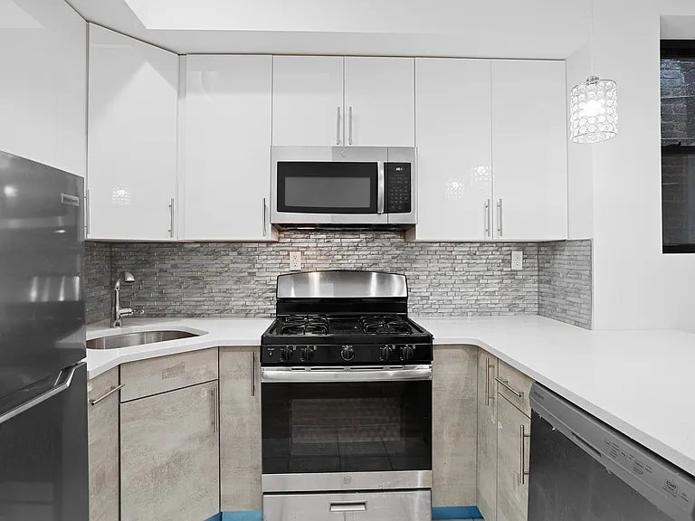 235 5th Ave #3 — Photo 8