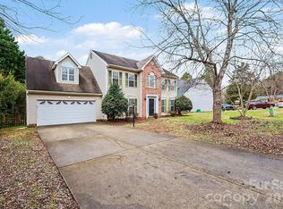 8725 Holly Creek Ct, Charlotte, NC 28216