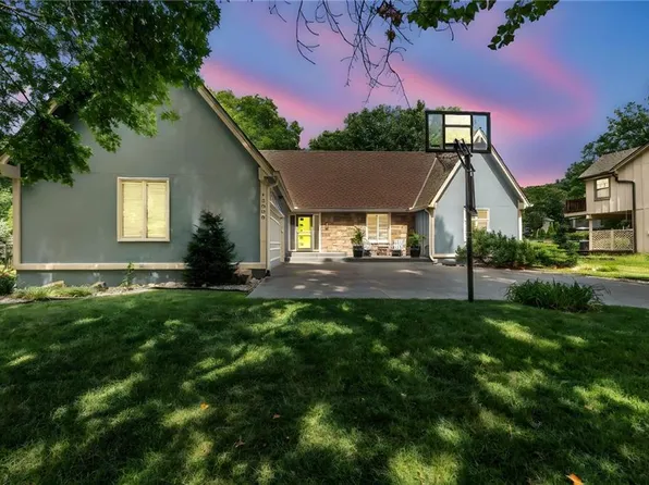 12850 Pembroke Cir, Leawood, KS 66209