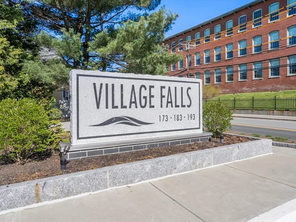 183 Oak St APT 206, Newton, MA 02464