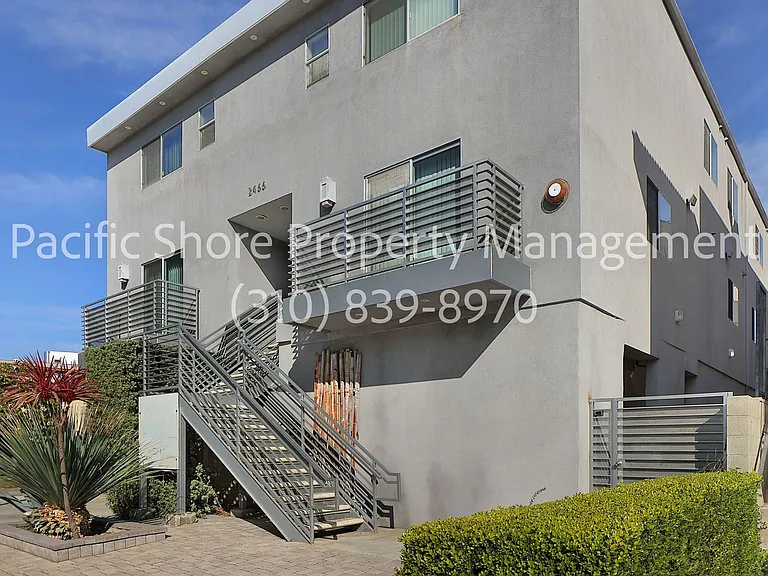 Corinth Apartments — Photo 1