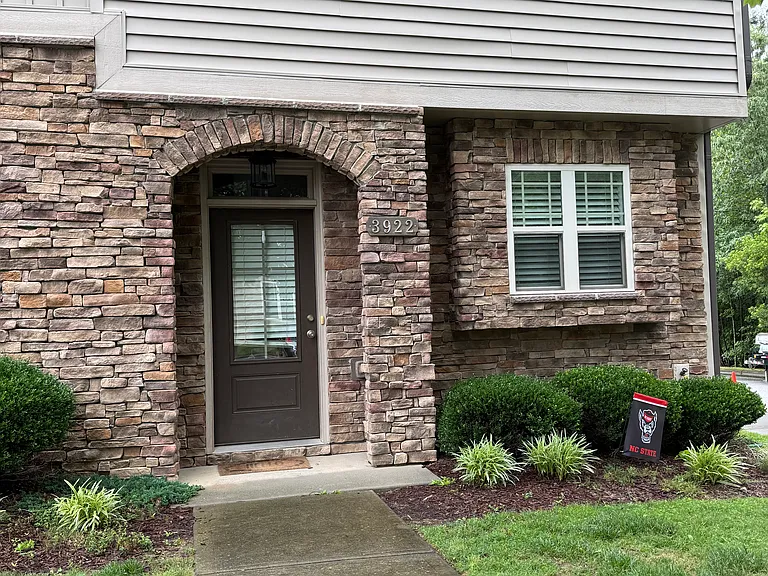 3922 Amelia Park Dr — Photo 1