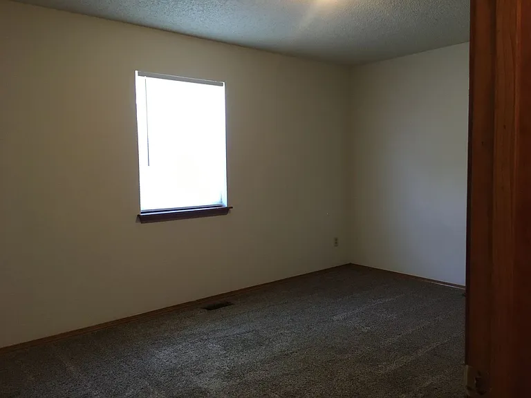 1204 E Markwardt St — Photo 6