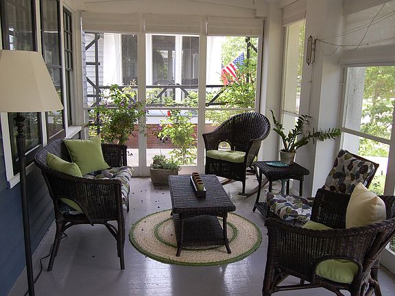 Screened in Front Porch
