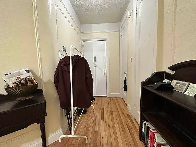 560 Audubon Ave #1R — Photo 9
