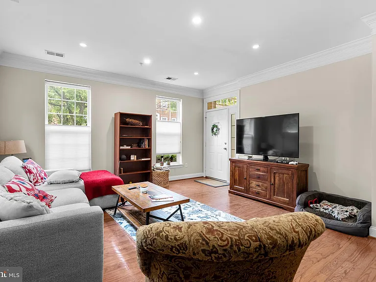 15 Swanton Ln #100 — Photo 8