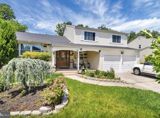 18 Lakeview Dr, Cherry Hill, NJ 08003