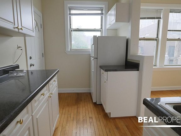5th image of 554 W Aldine Ave #W3