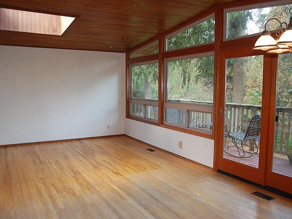 5th image of 15314 SE 21st St
