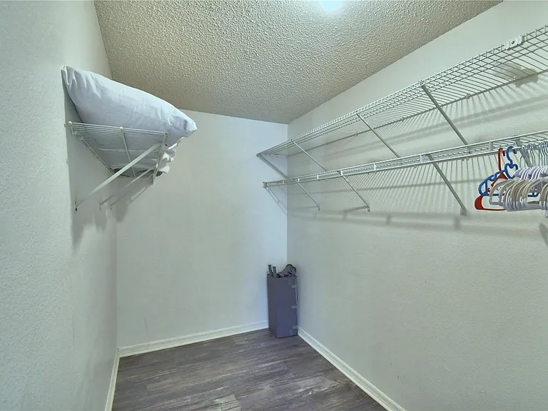 2935 Dickens Cir — Photo 26