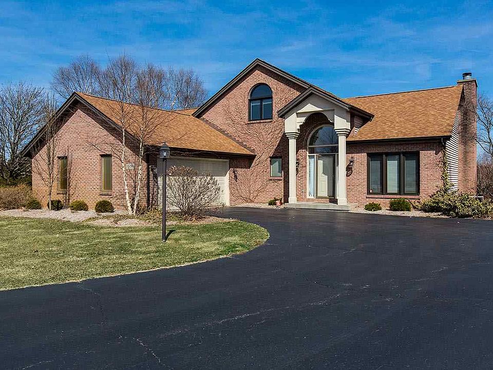 1st image of 10499 Glen Abbey Close