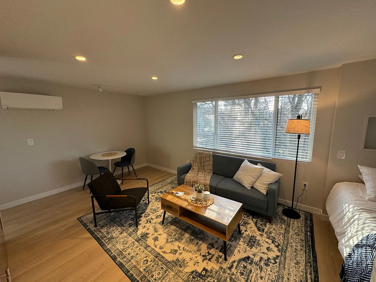 McKinnley Apartments - Luxury Studios! — Photo 3