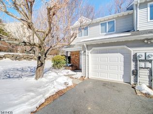 184 Patriots Rd, Morris Plains, NJ 07950