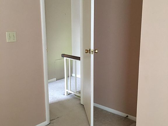 4th image of 270 Canterbury Ln APT A