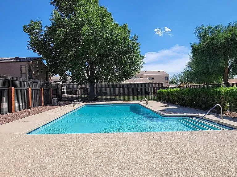 2 bed, 951 sqft, $1,350 — Photo 3