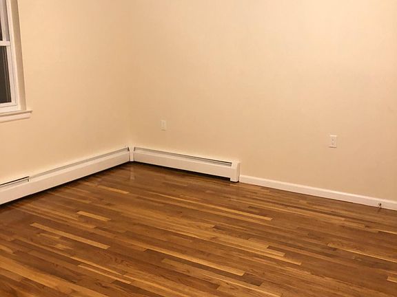 2nd image of 300 Soundview Ave