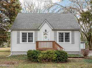 6913 Clarendon Hills Rd, Darien, IL 60561