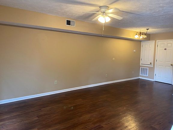 4th image of 627 S Montgomery St Unit 9-32