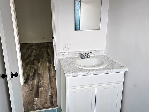5th image of 4501 Lafayette Ave APT 1