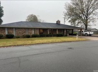 1210 E 21st St, Stuttgart, AR 72160