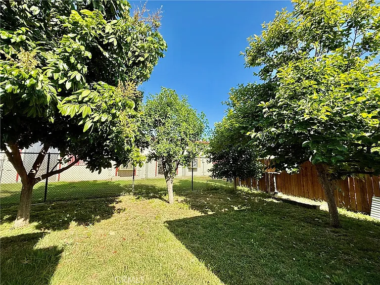 1712 Walnut St — Photo 15