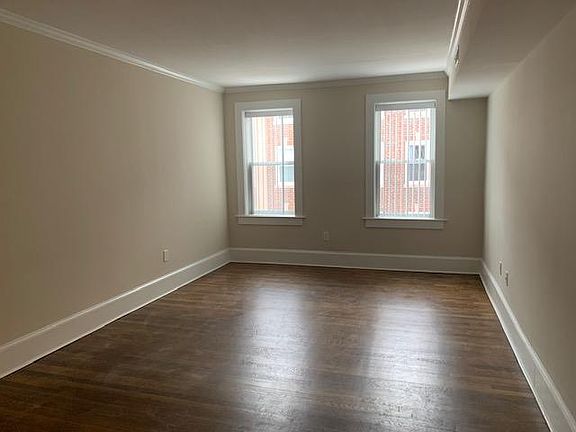 3rd image of 12 Short St APT 3