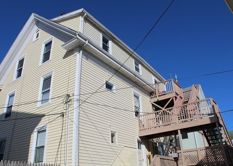 2nd image of 32 Warner St
