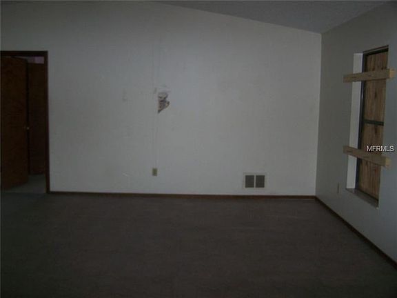 3rd image of 989 Windbrook Dr