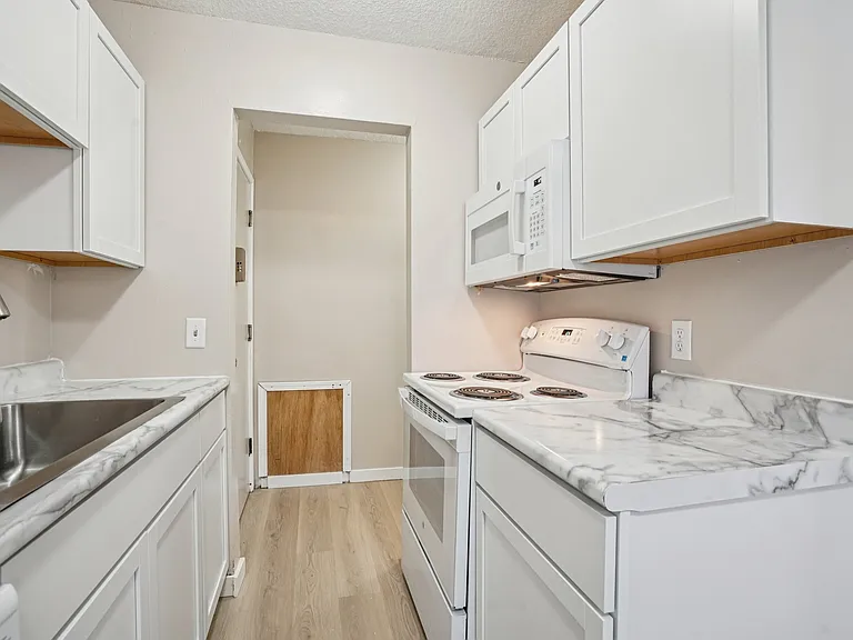 Keller Flats — Photo 41