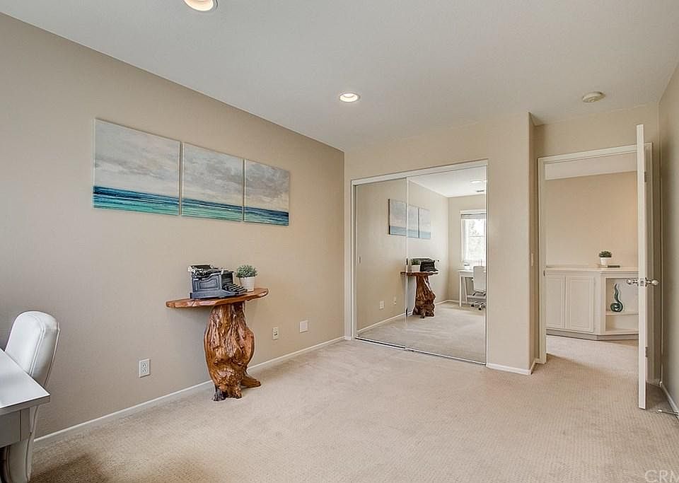 1st image of 48 Bluff Cove Dr
