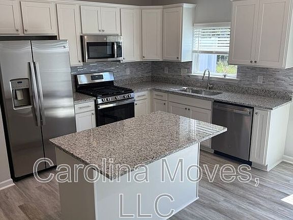 3rd image of 166 Randwick Ln