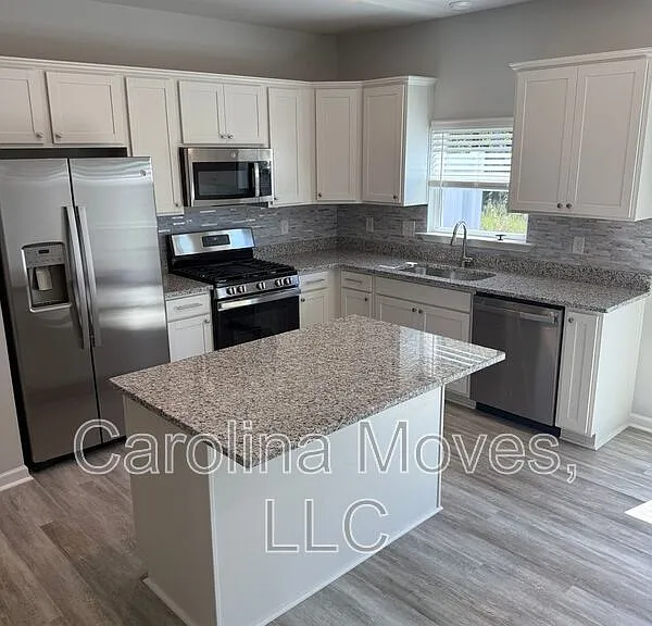 166 Randwick Ln — Photo 3