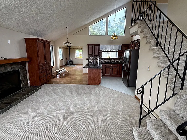 457 Los Santos Dr — Photo 2