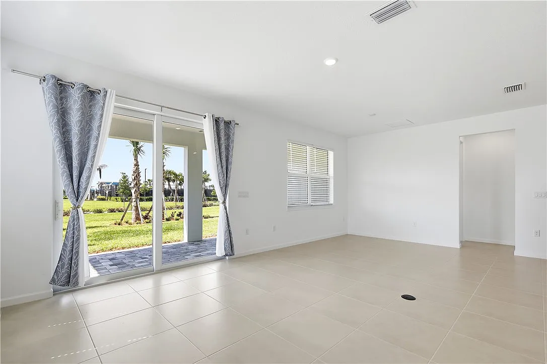 3 bed, 2239 sqft, $4,500 — Photo 4