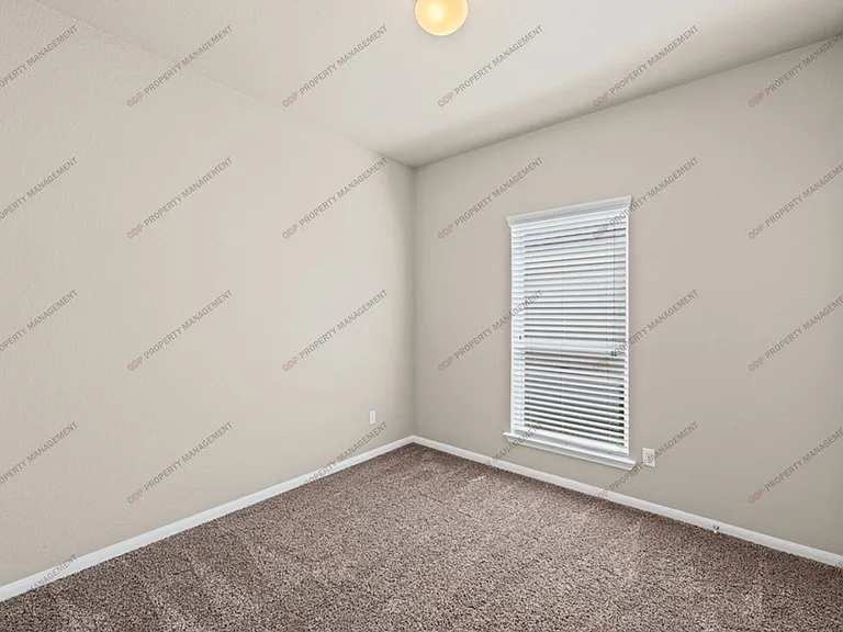 8012 Redbrush — Photo 19