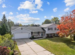 2120 Spring Creek Cir, Bellevue, WI 54311