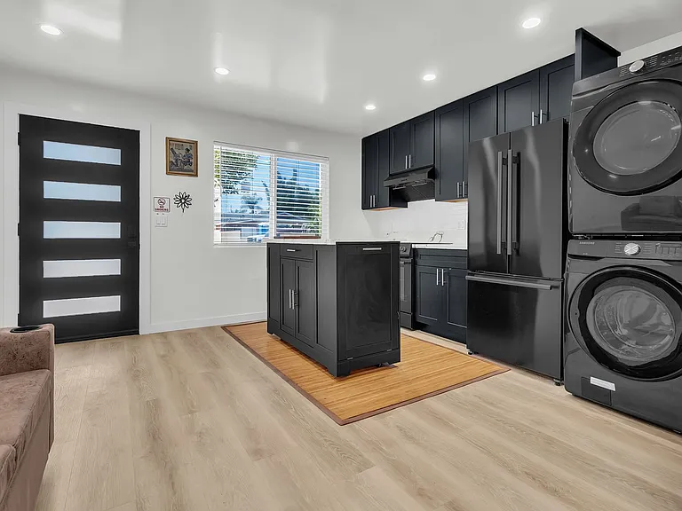 7597 Washington Dr — Photo 5