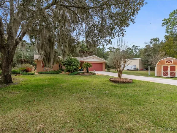 8614 W Varricchio Ln, Crystal River, FL 34428