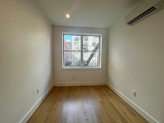 5th image of 134 Meserole St #2B