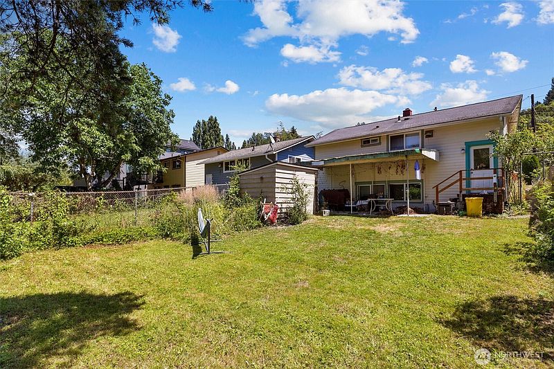 2nd image of 215 31st Avenue E