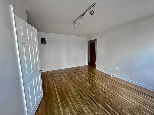 2nd image of 183 Pinehurst Ave #25