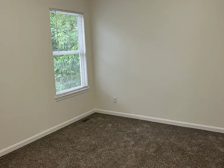 2595 Ellet Ave — Photo 6