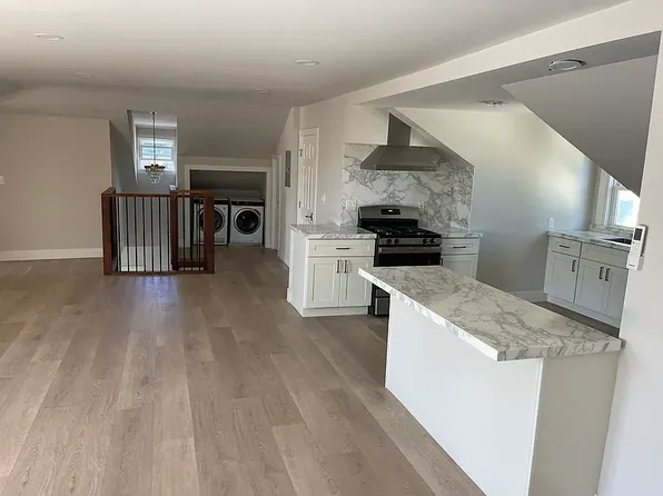 29 1st St #7, Corte Madera, CA 94925