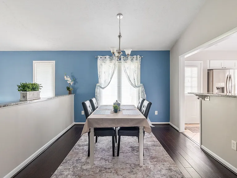 1902 Cambridge Dr — Photo 8