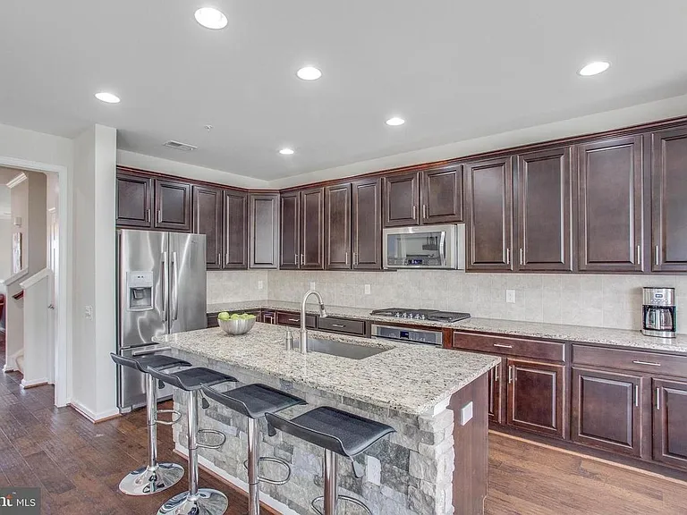 42707 Wardlaw Ter — Photo 9